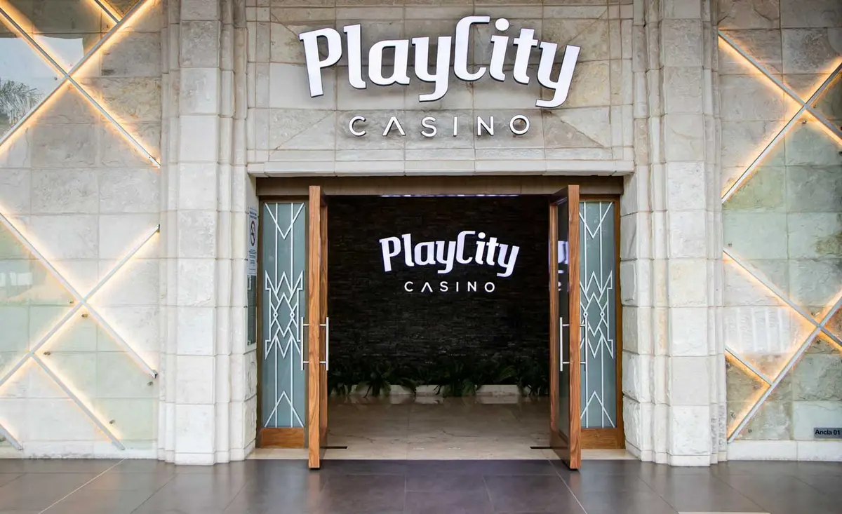 Entrada de un casino PlayCity en México